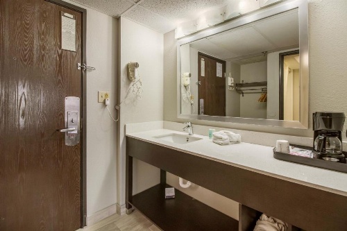 Clarion Hotel Jackson Northwest image 18